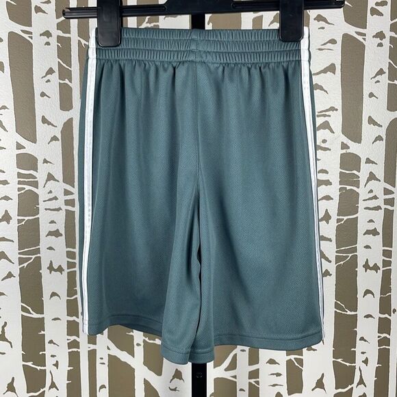 Adidas Boys Basketball Shorts M (10/12) - Picture 1 of 5